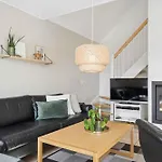빌라 Cozy House Near The Sea *