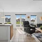 빌라 Cozy House Near The Sea *