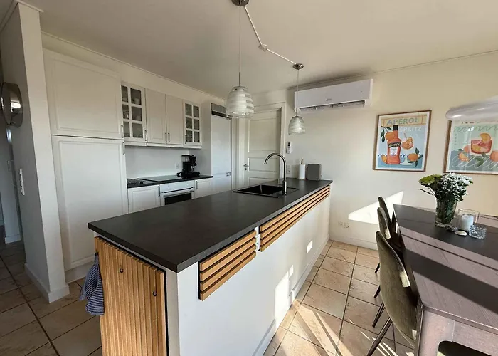 Villa Cozy House Near The Sea